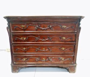COMODA LOMBARDA 1700 aprox.